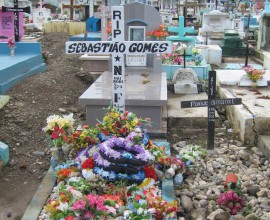 Het graf van Sebastião Gomes op het kerkhof Santa Cruz van Dili