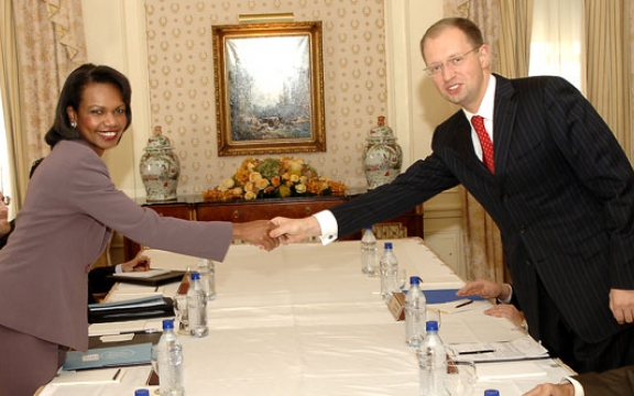 Arseny Yatseniuk, minister van buitenlandse zaken in de regering van Janoekovitsj