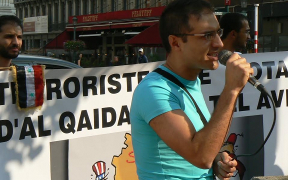 Bahar Kimyongür bij een actie aan de Beurs te Brussel