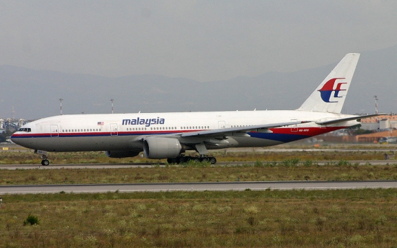 Malaysia Airlines Boeing 777 9M-MRD, het toestel dat in Oekraïne is gecrasht, op de Britse luchthaven Weston in 2011