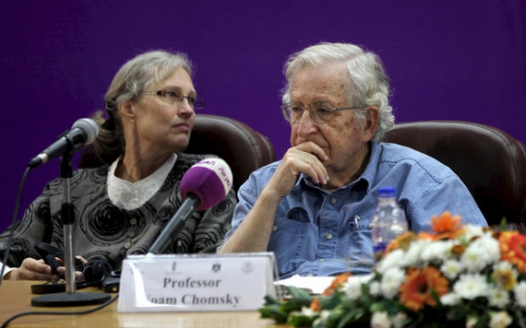 Noam Chomsky tijdens een lezing aan de islamitische universiteit van Gaza