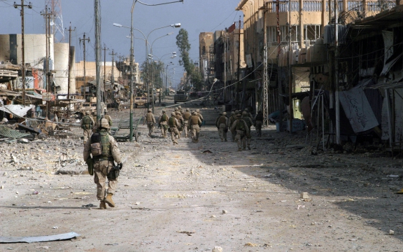 Fallujah is al de meest door de bezetting geteisterde stad van Irak, hier tijdens het tweede Amerikaanse offensief van november-december 2004