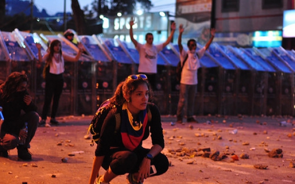 Straatprotest op 15 februari 2014 in de wijk Altamira van de hoofdstad Caracas