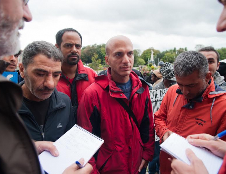 Hassan Akkad uit Syrië vertolkt de gevoelens van zijn medemensen in het kamp