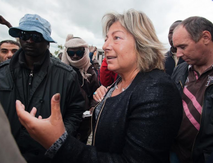 Burgemeester Natasha Bouchart onderhoudt zich met de betogers