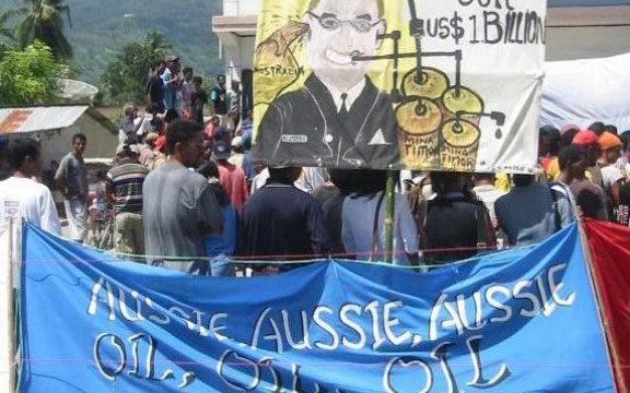 Oost-Timorezen houden een zitstaking van drie dagen voor de ambassade van Australië in de hoofdstad Dili
