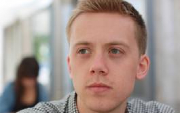 Owen Jones, auteur van 'Chavs. De demonisering van de Britse arbeidersklasse'.