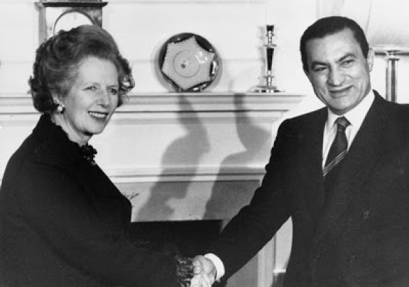 Het repressieve karakter van het regime van president Moebarak van Egypte is voldoende bekend. Tijdens zijn bezoek aan Londen in 1985 sprak Thatcher volgende lovende woorden: "U bent één van onze favoriete vrienden. We weten dat u een goede vriend bent van ons land."