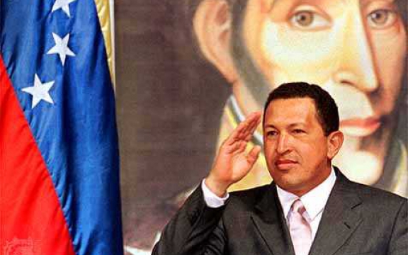 Hugo Chávez, vier maal verkozen, telkens met duidelijke meerderheden, in verkiezingen die door de OVSE, de OAS, de EU en de VN en het Carter Centre telkens als transparant en eerlijk werden gekwalificeerd. Niet goed genoeg voor De Standaard