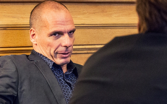 Yanis Varoufakis in het stadhuis van Barcelona op 14 oktober 2015