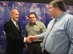 George McGovern (links) tijdens een conferentie in 2009