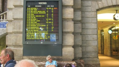 Uurrooster in de grote hall van Antwerpen-Centraal