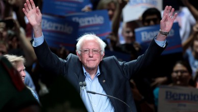 Bernie Sanders tijdens een meeting in mei 2015 in Phoenix, Arizona, toen de peilingen hem nog op 3 procent schatten