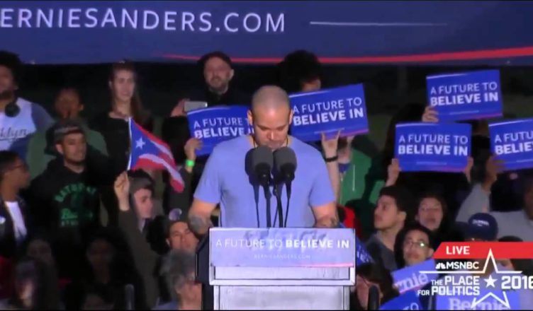 Op 31 maart 2016 introduceerde de Puertoricaanse rapper Residente (Calle 13) Bernie Sanders aan 18.500 supporters in de New Yorkse wijk South Bronx