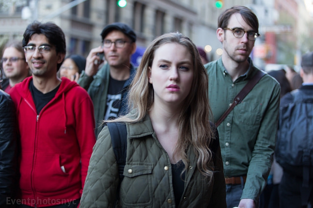 Jonge New Yorkers op weg naar een meeting van Bernie Sanders op 13 april 2016