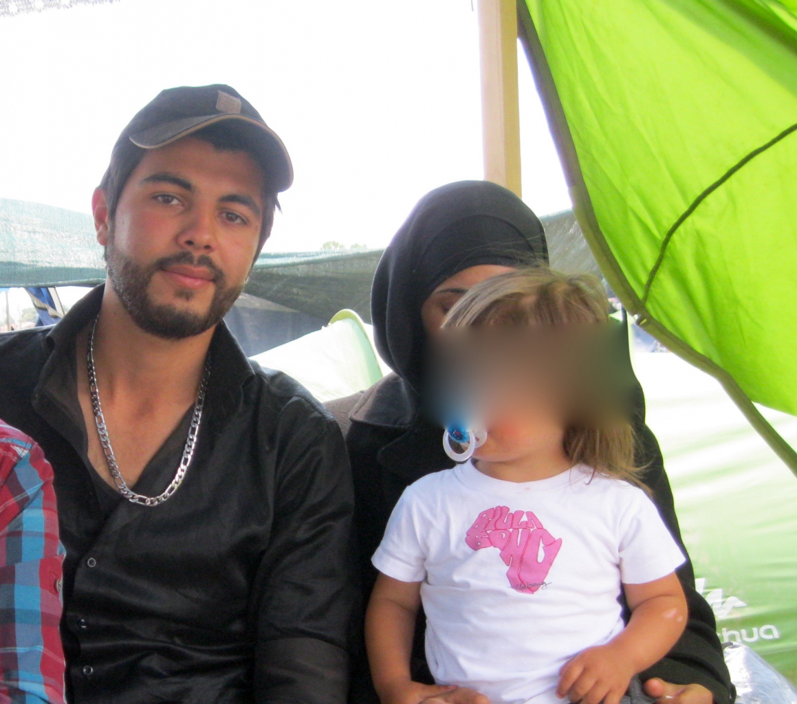 De 2,5 jarige Fatima lijdt aan posttraumatische stoornissen die haar normale ontwikkeling als baby verhinderen