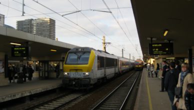 Trein Charleroi-Antwerpen in Brussel-Noord