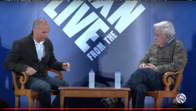 Varoufakis wisselde van gedachten met Noam Chomsky over zijn ervaringen als minister, tijdens een lezing in de New York Public Library op 26 april 2016