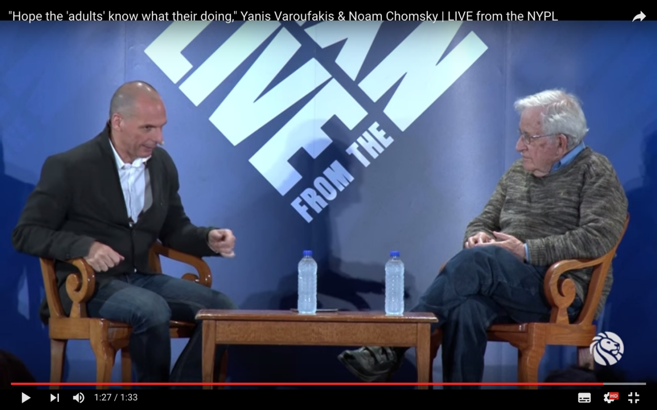 Varoufakis wisselde van gedachten met Noam Chomsky over zijn ervaringen als minister, tijdens een lezing in de New York Public Library op 26 april 2016