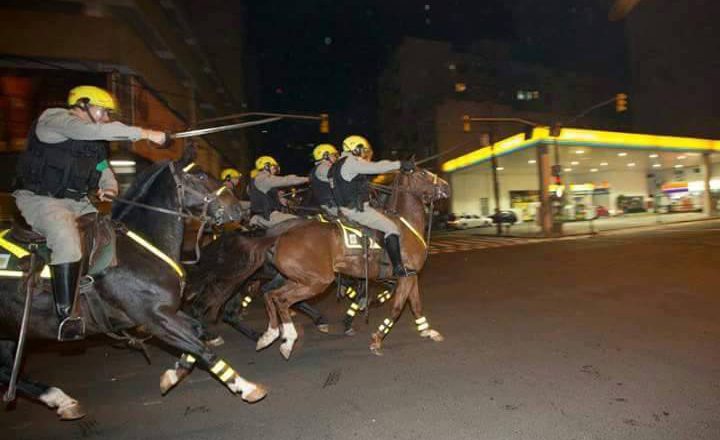 protesten tegen de schorsing van preisdent Rousseff hardhandig aangepakt door de politie.