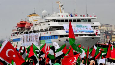 De Mavi Marmara bij zijn terugkeer uit Gaza op 7 augustus 2010. Op 31 mei 2010 werden aan boord negen Turkse deelnemers geëxecuteerd door het Israëlisch leger