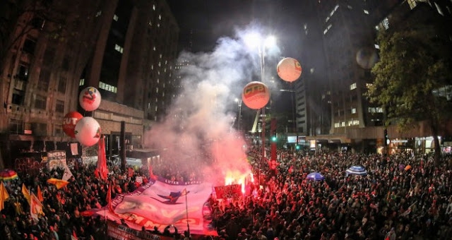 Op 10 juni 2016 protesteerden meer dan 100.000 betogers in São Paulo tegen de 'staatsgreep'