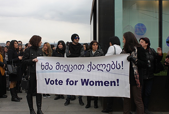 In de Georgische hoofdstad Tbilisi betogen deze vrouwen voor gelijke rechten