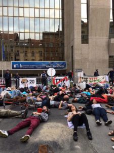 Onderhandelaars TTIP sluipen weg van burgerprotest