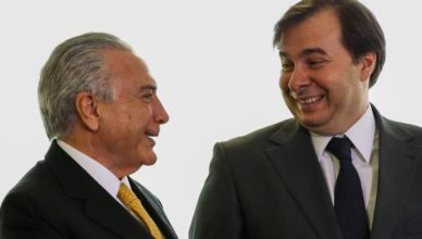 Verenigd in de strijd tegen corruptie? Rodrigo Maio (rechts), Kamervoorzitter, en president Michel Temer beweren van wel. Ze proberen alvast een amnestiewet voor corruptie goedgekeurd te krijgen