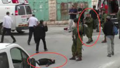 Enkele seconden nadat deze foto werd gemaakt schoot de omlijnde soldaat de gewonde Palestijn door het hoofd. De fotograaf werd door het leger aangehouden, de soldaat kreeg op Facebook talrijke ongecensureerde steunbetuigingen van Israëli's