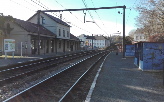 Het station van Thuin