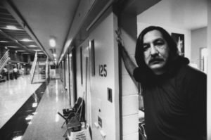 Deze foto van Leonard Peltier dateert waarschijnlijk van 2009 