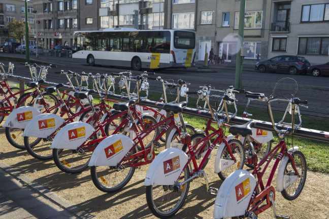 Fietsdeelsysteem Stad Antwerpen, een goed initiatief dat met meer echte fietspaden nog veel beter zou zijn