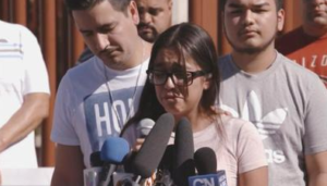 De dochter van Guadelupe García de Rayos spreekt de pers toe enkele uren nadat ze vernam dat haar moeder werd gedeporteerd naar Mexic