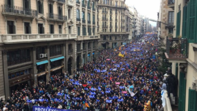 Barcelona massaal solidair met vluchtelingen