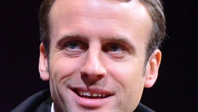 Emmanuel Macron,Volgens het Amerikaans tijdschrift People With Money was Macron, de bestverdienende politicus in de wereld in 2015 en 2016