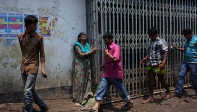 371 doden zijn al geborgen, 900 textielarbeiders worden nog vermist in de kledingfabriek in Bangladesh.