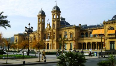 Het stadhuis van San Sebastian/Donostia