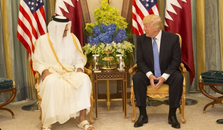 President Trump ontmoet Emir Tamim bin Hamad Al Thani, staatshoofd van Qatar, in de Saoedische hoofdstad Riyadh