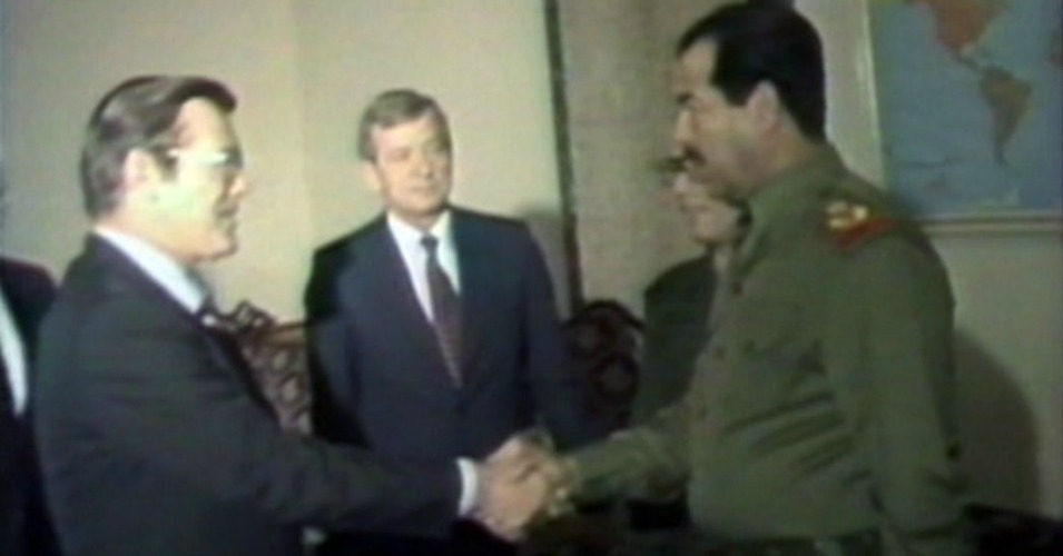 Donald Rumsfeld, speciaal gezant van president Reagan, ontmoette Iraaks president Saddam Hoessein