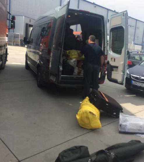 bestelwagen staat klaar om chauffeurs van Bratislava naar België te voeren