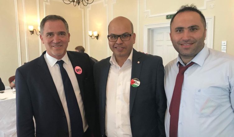 Miko Peled met Palestijnse activisten Farid al-Atrash en Issa Amro op de Labour-partijconferentie