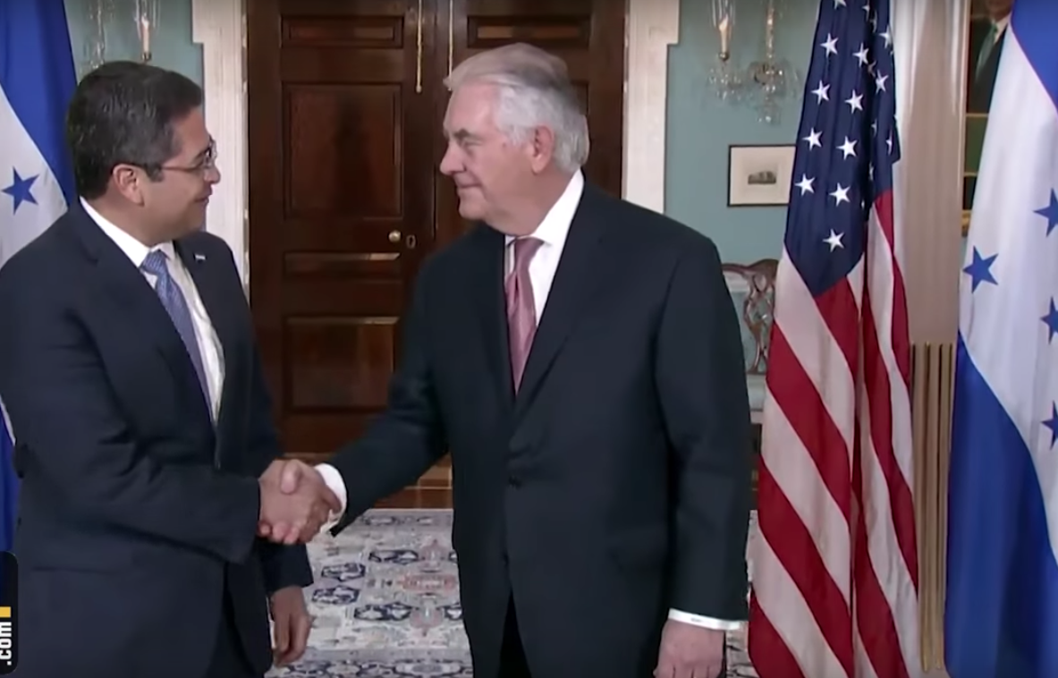 Hondurees President Hernández tijdens een recent bezoek aan Amerikaans minister van buitenlandse zaken