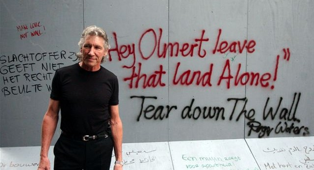 Roger Waters, auteur van het Pink Floyd album The Wall, pende deze boodschap op de muur tussen Israël en Palestina.