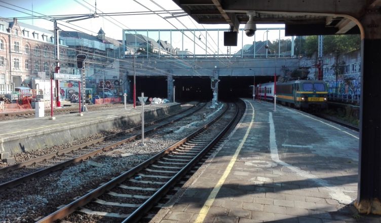 Brussel-Kapellekerk aan de zuidelijke ingang van de tunnel naar Brussel-Noord