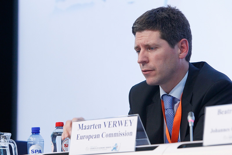 Maarten Verwey, hoog EU-ambtenaar, 'echte eerste minister' van Griekenland, met een maandsalaris van 18.000 euro 