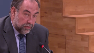 Marc Descheemaecker tijdens een hoorzitting in de Tweede Kamer van het Nederlandse parlement over het Fyra-debacle