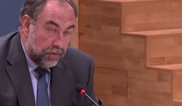 Marc Descheemaecker tijdens een hoorzitting in de Tweede Kamer van het Nederlandse parlement over het Fyra-debacle