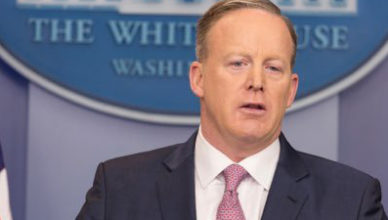 Sean Spicer, woordvoerder van president Trump, mocht na zes maand al vertrekken