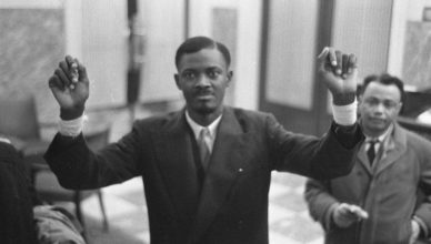 Patrice Lumumba komt op 26 januari 1960 aan in Brussel om te onderhandelen over de onafhankelijkheid.